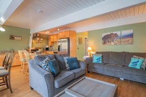 Living area - Moonlight Memories (Big Bear City)