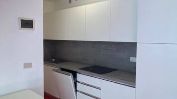 Villa, 2 Bedrooms, Patio, Garden View | Interior