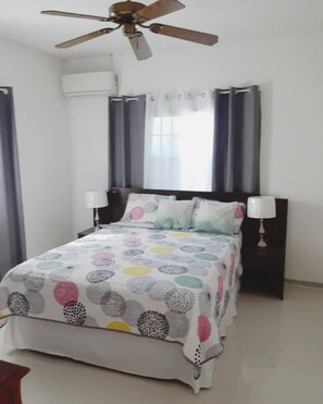 2 sovrum, skrivbord, strykjärn/strykbräda och gratis wi-fi