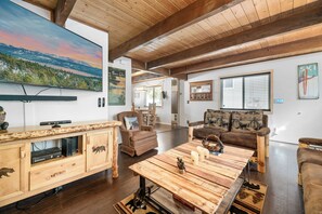 Living area - Bear PAC Hideout (Big Bear Lake)