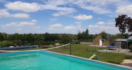 Gîte familiale à la campagne avec piscine partagée