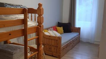 2 dormitorios, cuna de viaje, wifi gratis y ropa de cama