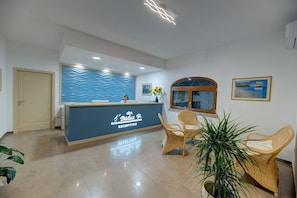 Lägenhet - 2 sovrum - balkong - havsutsikt | Lobby