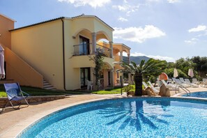 Lejlighed - 2 soveværelser - balkon - havudsigt | Pool