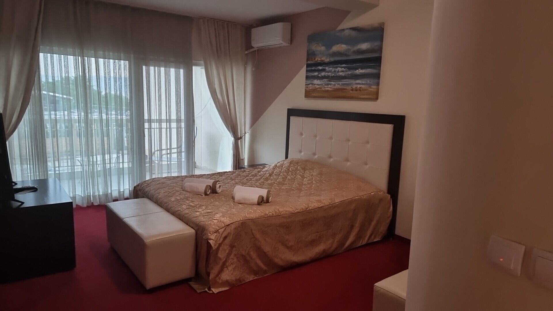 Luxury-Apartment | Individuell dekoriert, Schreibtisch, laptopgeeigneter Arbeitsplatz