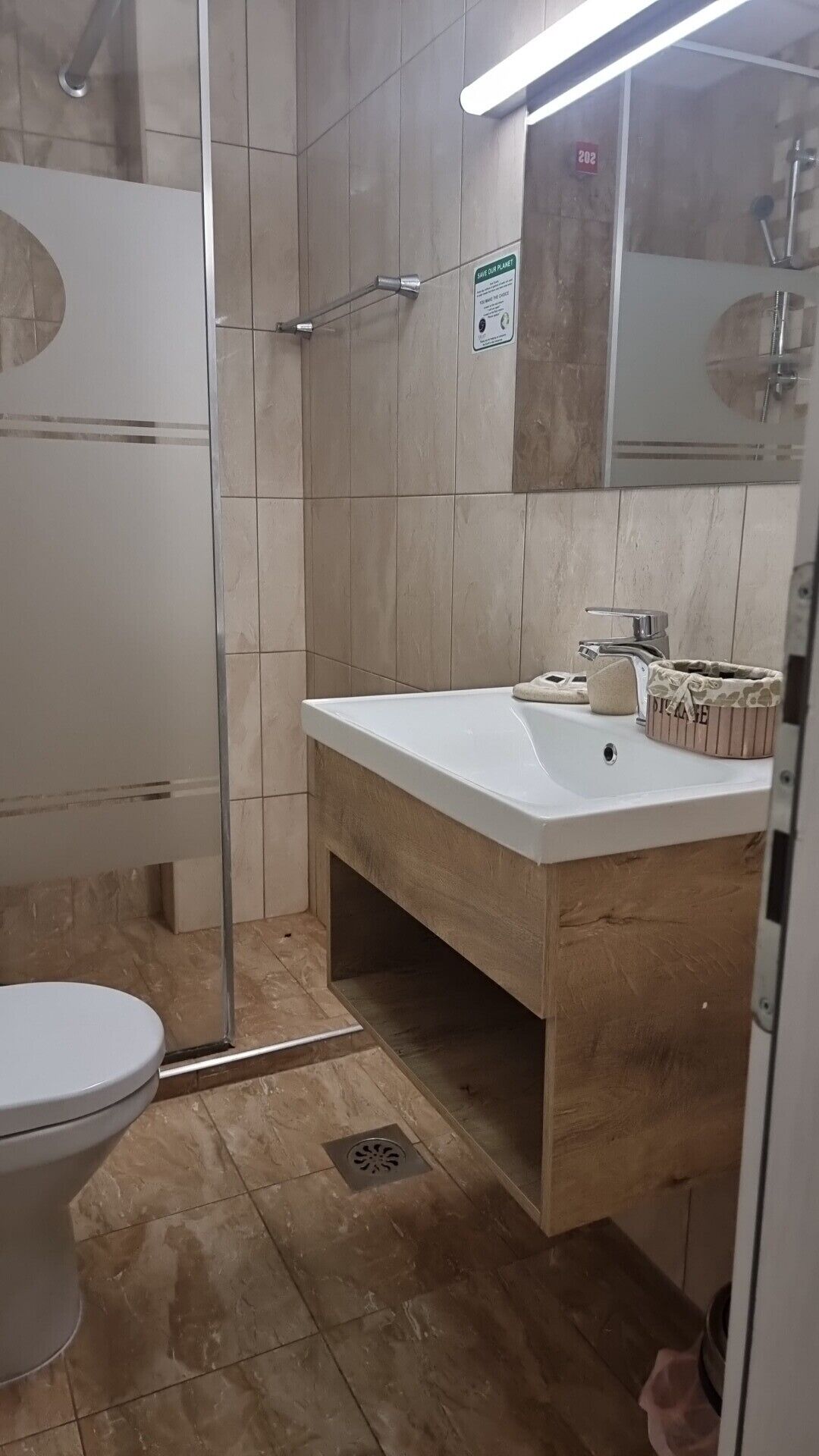 Luxury Apartment | Bathroom | Shower, hair dryer, towels, soap