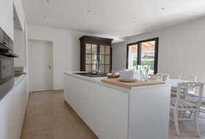 Fridge, microwave, oven, dishwasher