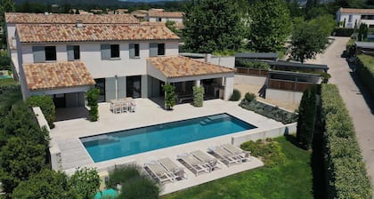 Villa Beaumont – Villa de vacances de luxe à Malaucène avec piscine chauffable et vue sur le Mont Ventoux