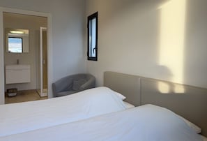 4 chambres, fer et planche à repasser, draps fournis