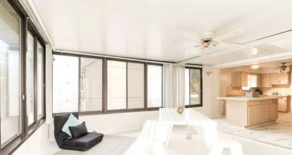 Beautiful Lake View! Spacious3/2 Monthly Special!