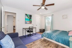 3 bedrooms, desk, WiFi, bed sheets