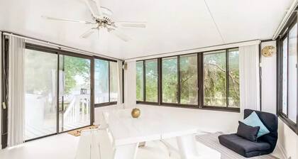 Beautiful Lake View! Spacious3/2 Monthly Special!