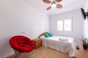 3 makuuhuonetta, silitysrauta/-lauta, ilmainen Wi-Fi, vuodevaatteet