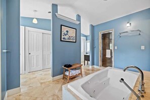 Unclassified image, 2 of 32, button