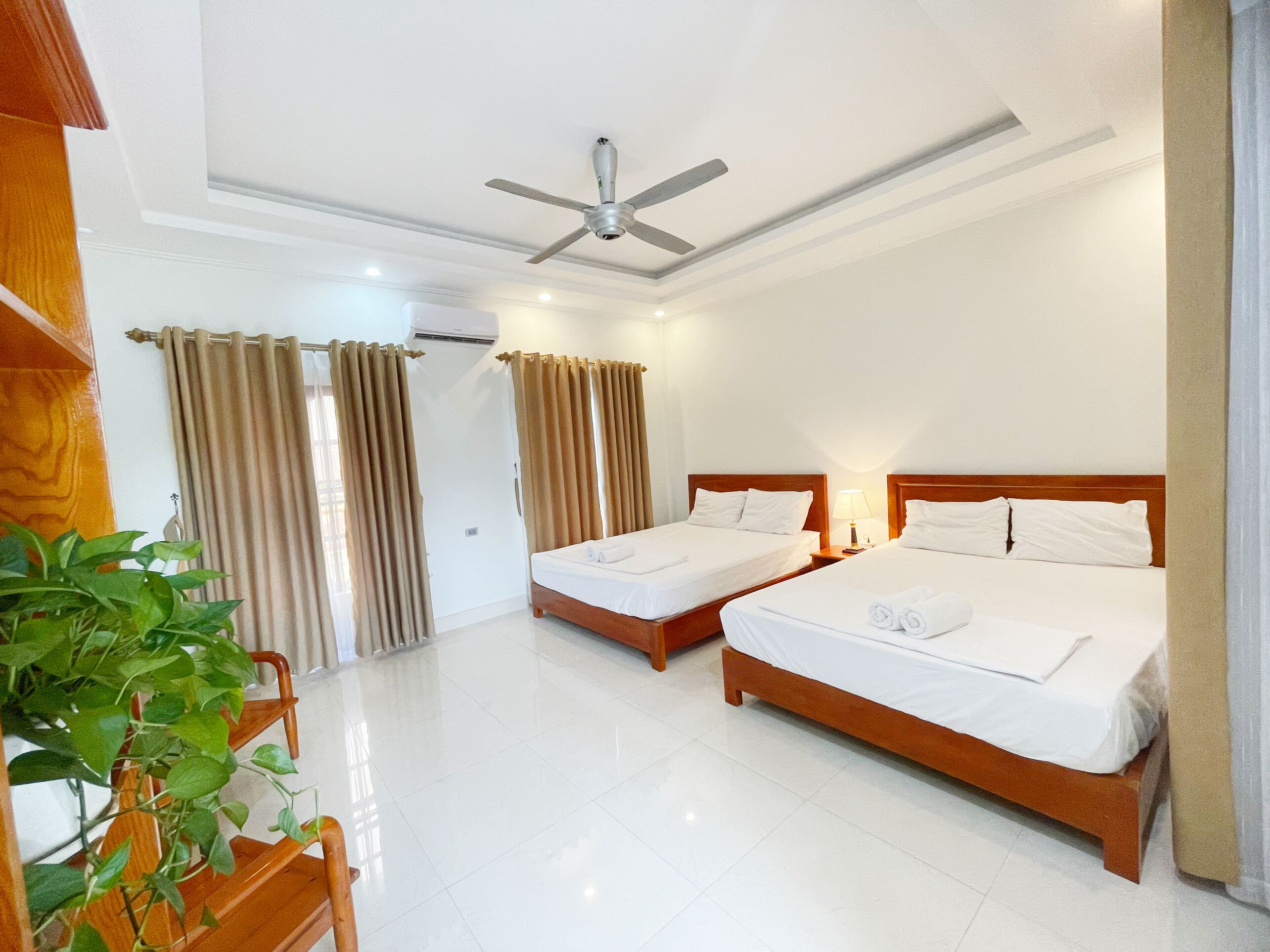 Family Quadruple Room | Minibar, desk, soundproofing, free WiFi