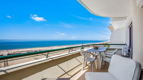 1BDR Apartment W/Beach View by LovelyStay