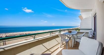 1BDR Apartment W/Beach View by LovelyStay