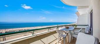 1BDR Apartment W/Beach View by LovelyStay