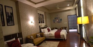 Deluxe Studio | Iron/ironing board, free WiFi - Hotel Heaven Heights (Islamabad)