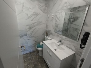 Douche, sèche-cheveux