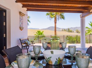 Outdoor dining - Cubo's Lemon House / Rural house / Air conditioning / free wifi / Rural tourism (Cártama)