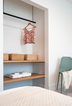 2 habitaciones, decoración personalizada y muebles diferentes 