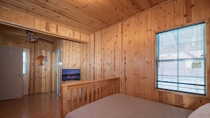 Basic Cabin - Bear Pause (Big Bear Lake)