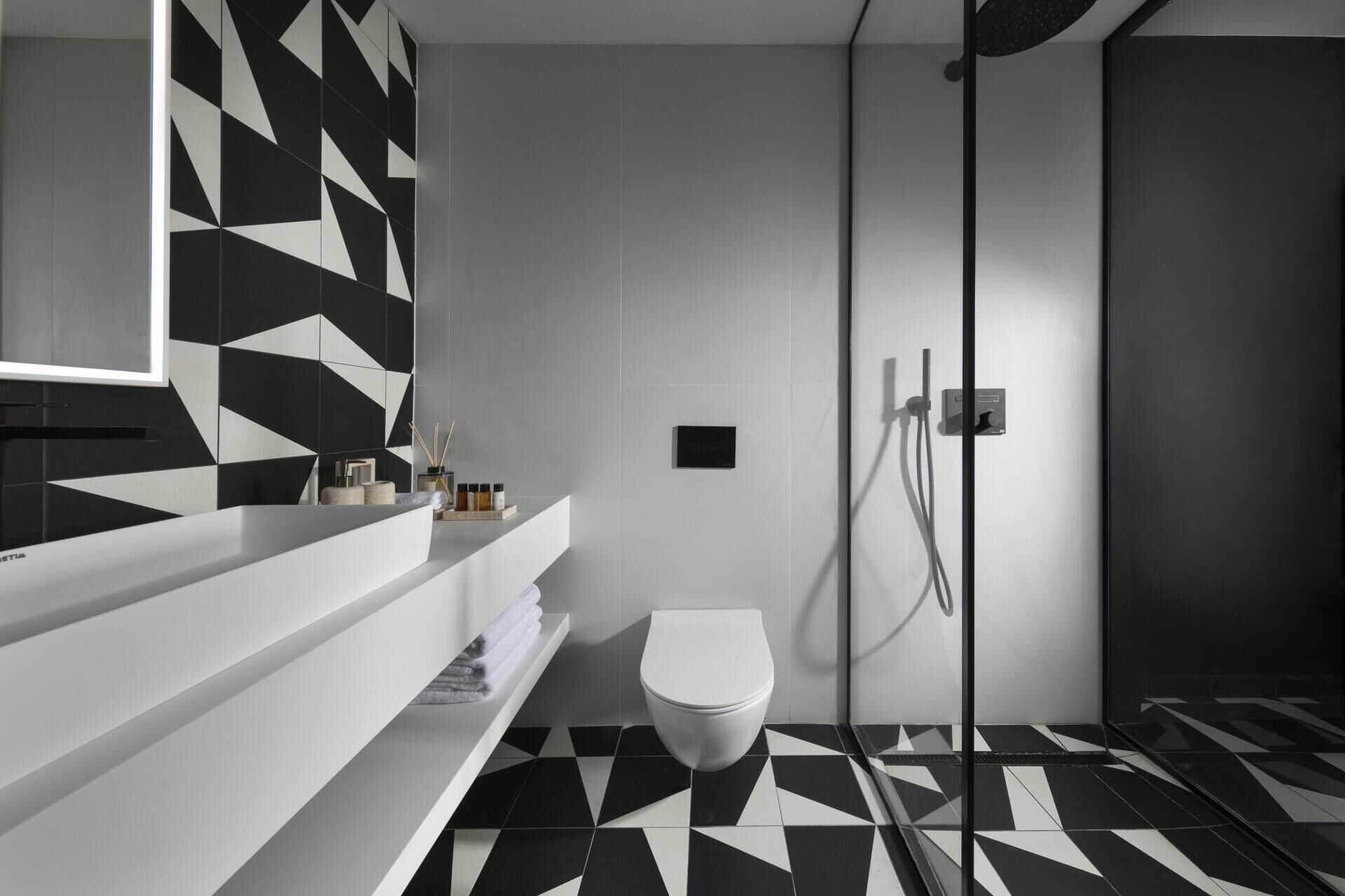 Shower, towels