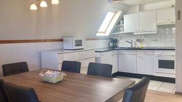 Bungalow, 3 Bedrooms, Terrace, Garden View | Private kitchen