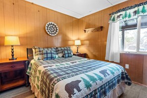 Basic Cabin | 2 bedrooms, free WiFi - Bear Paw Cabin (Big Bear Lake)