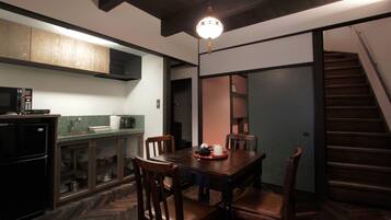 Traditional House | Private kitchen | Mini-fridge, microwave