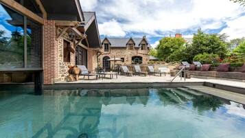 Piscine couverte, piscine extérieure