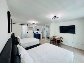 2 Schlafzimmer, Zimmersafe, Schreibtisch, kostenloses WLAN