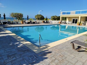 Outdoor pool, free cabanas, pool umbrellas