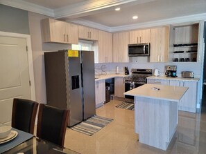 하우스 | 전용 주방 | 전자레인지, 오븐, 쿡탑, 토스터