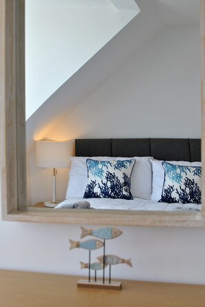 4 habitaciones, tabla de planchar con plancha y ropa de cama