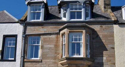Bass View- harbourfront home, Pittenweem