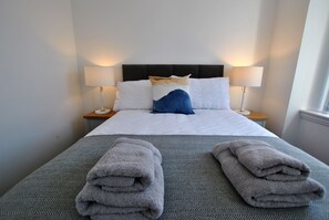 2 bedrooms, iron/ironing board, Internet, bed sheets