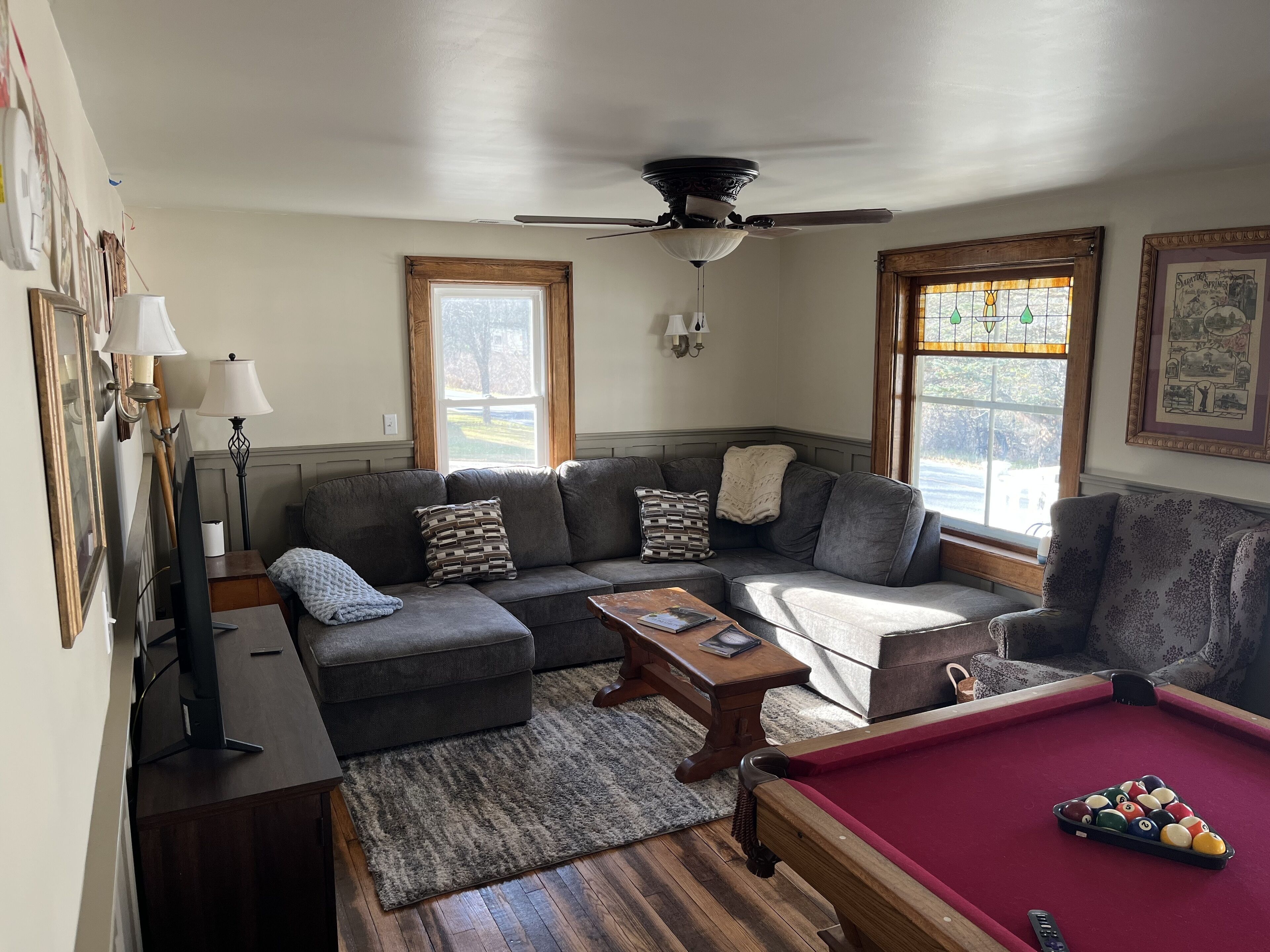 2 Minute Walk to the Public Beach! Family and Dog Friendly.