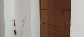 ¡A tan Solo un Minuto de Catedral y Debajo del Teleférico!