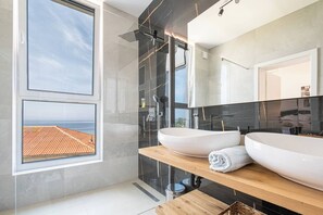 Villa - 3 soveværelser - handicapvenligt - balkon | Badeværelse