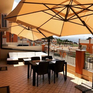 Outdoor dining - Nuovissimo Alloggio A Pizzo Complesso Con Piscina (Pizzo)