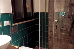 Apartment, 2 Bedrooms, Smoking | Bathroom | Toilet paper