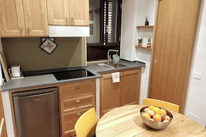 Apartment, 2 Bedrooms, Smoking | Interior