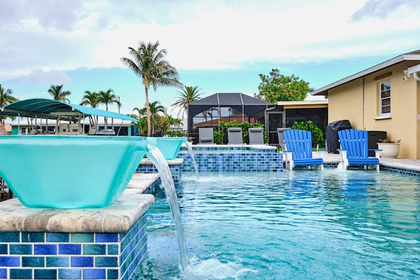 Een buitenzwembad, een verwarmd zwembad