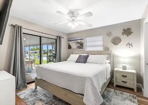 4 chambres, bureau, fer et planche à repasser, lit parapluie