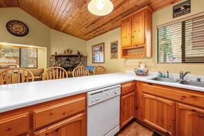 Tetera eléctrica y tostadora 