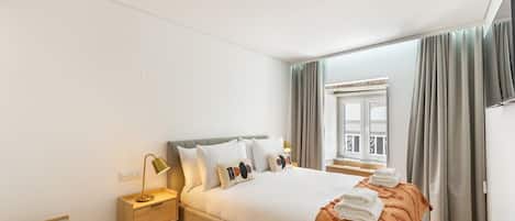 1 bedroom, iron/ironing board, internet, bed sheets