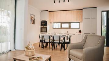 Villa, 2 Bedrooms, Balcony, Garden View | Living area