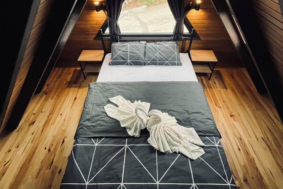 Panoramic-Bungalow | Hochwertige Bettwaren, Daunenbettdecken, individuell dekoriert